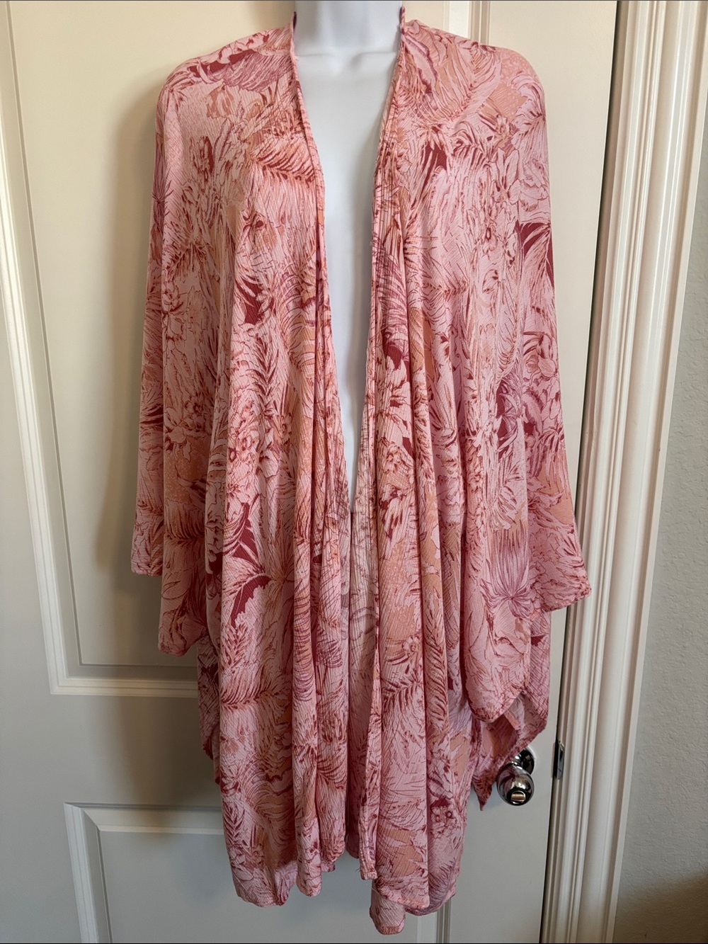 Altar’d State Lightweight Pink Floral Open-Front Kimono Cover Up L #57J